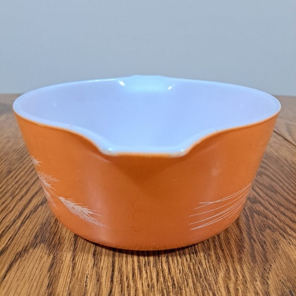 Pyrex Vintage Orange Casserole Dish With Handles Wheat Pattern 1.5 Liter - Picture 2 of 8